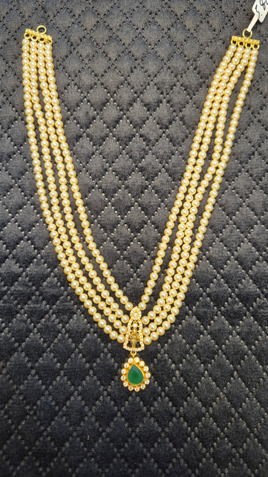 4 layer Short Necklace in pearls with lakshmi motiff