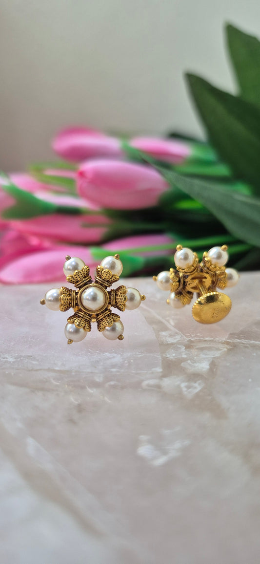Pearl stud