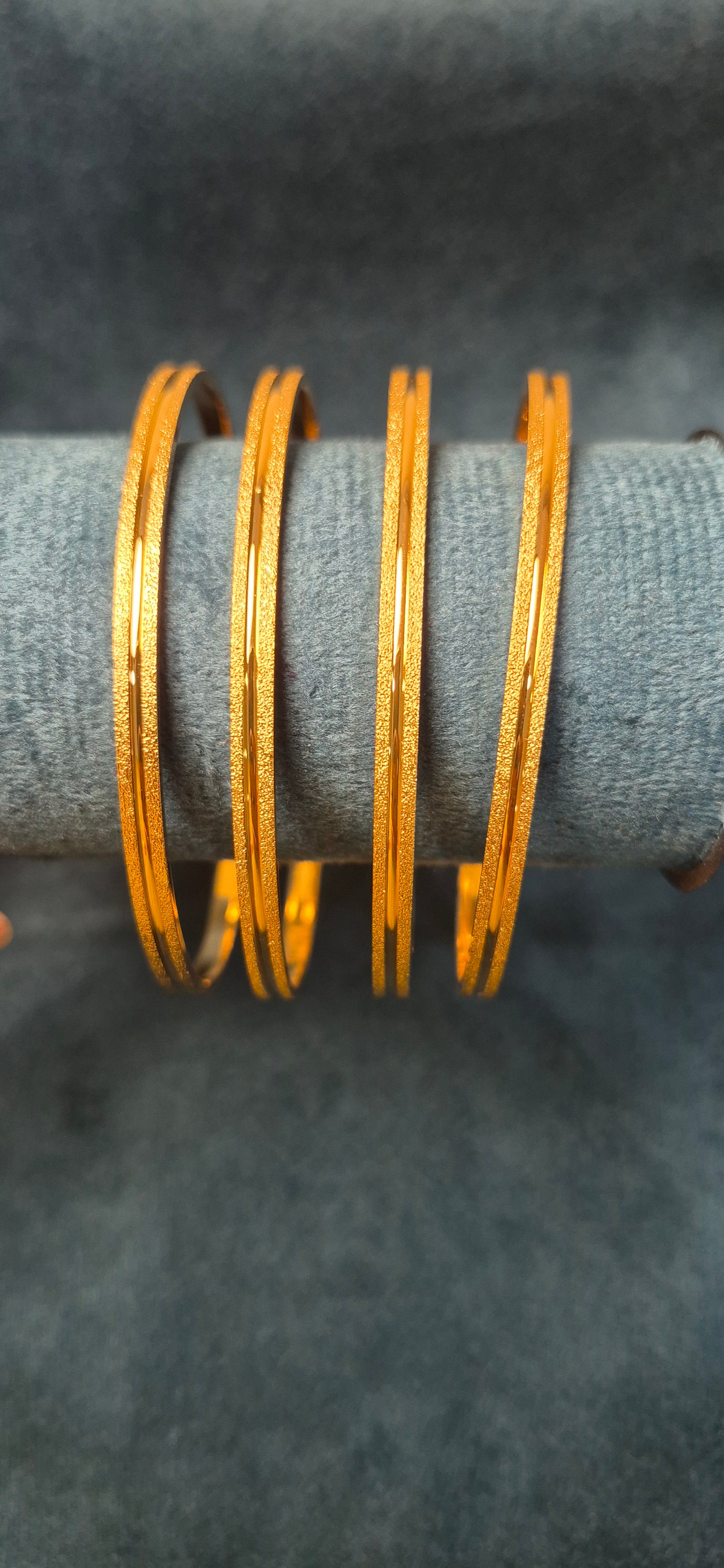 Plain single gold line bangle 2.8