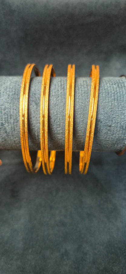 Plain single gold line bangle 2.8