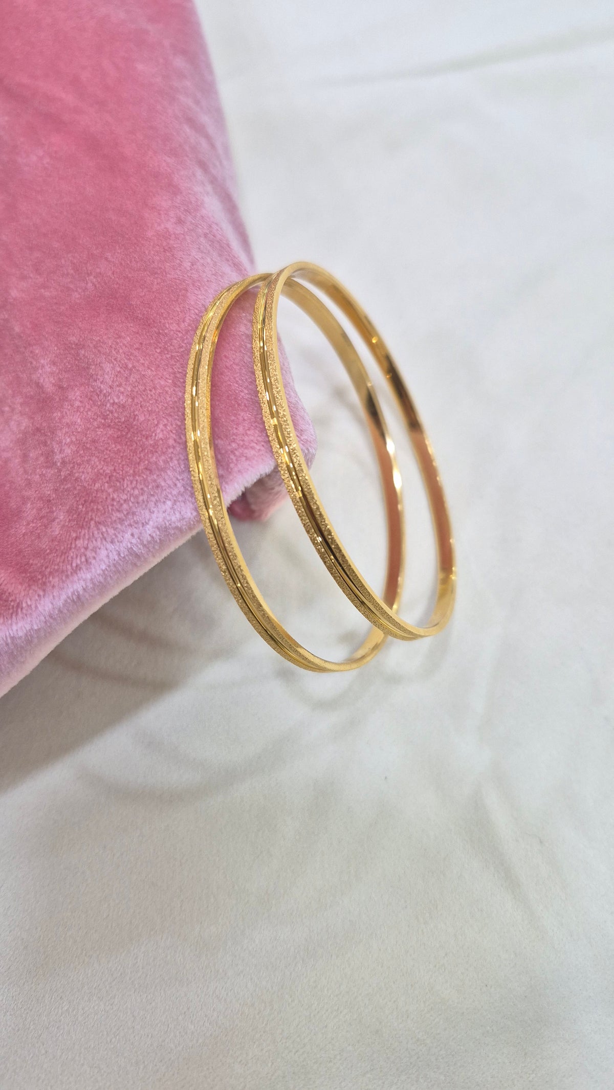 Plain single gold line bangles 2.4