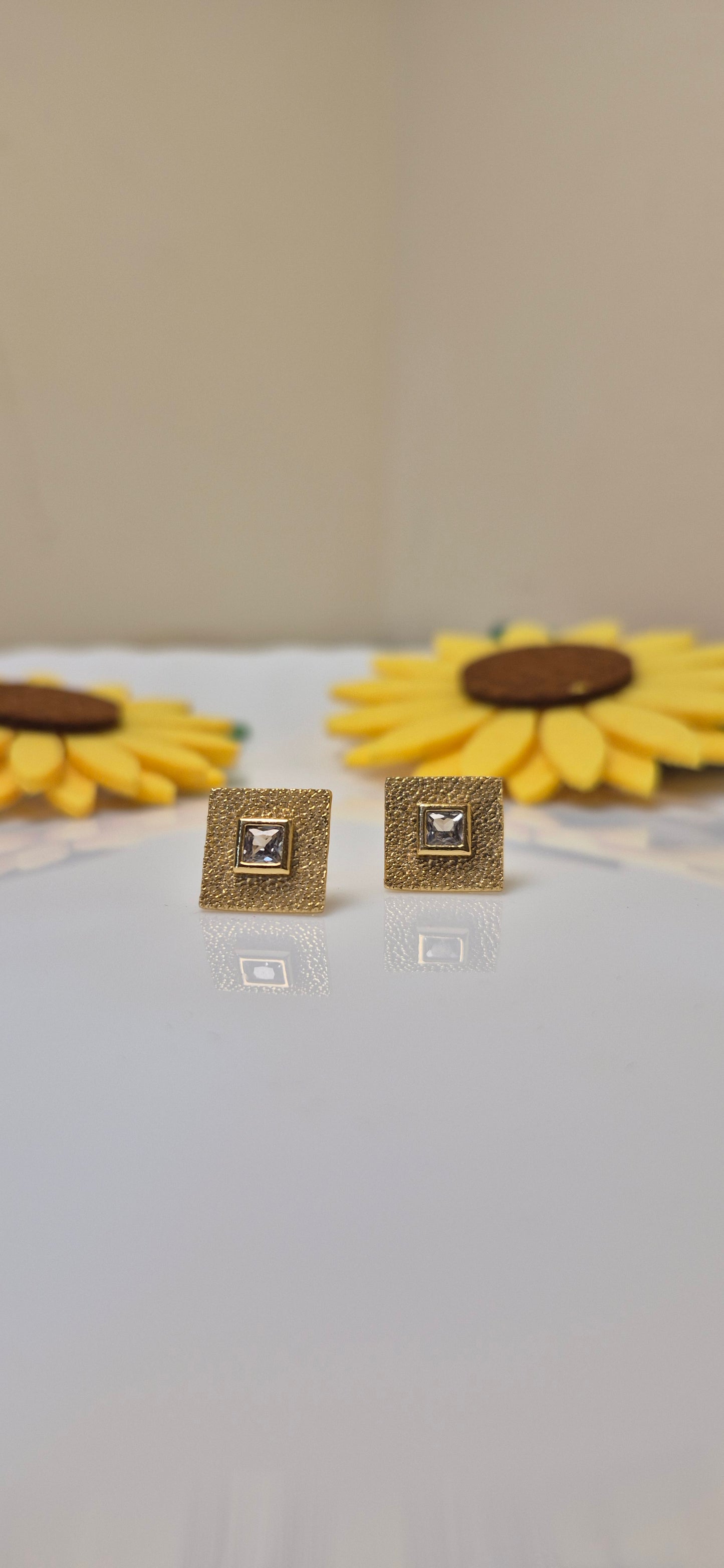 Square stone stud