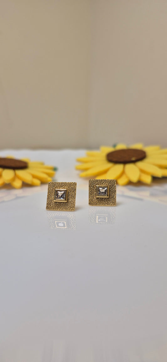 Square stone stud