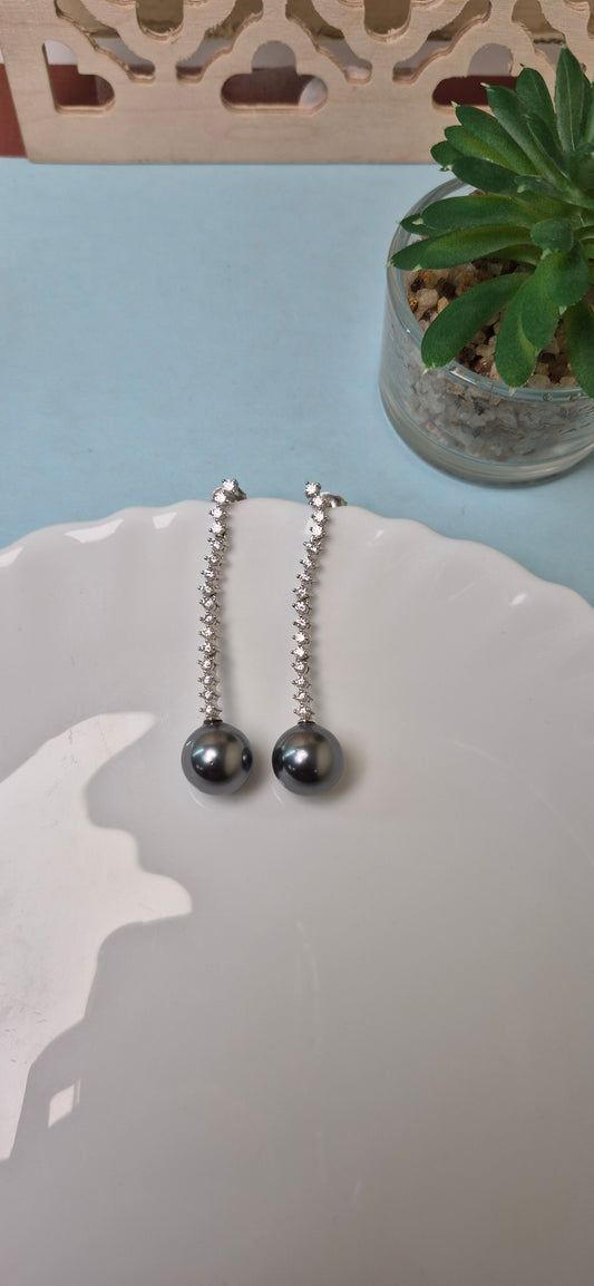 Grey pearl long earring