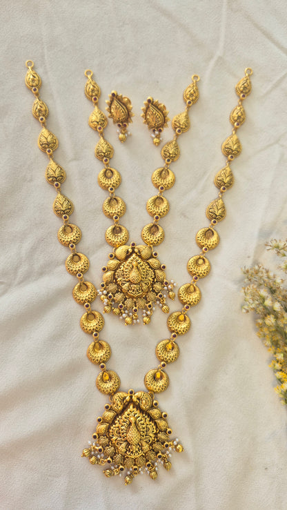 Nakas Peacock Necklace set with gold balls