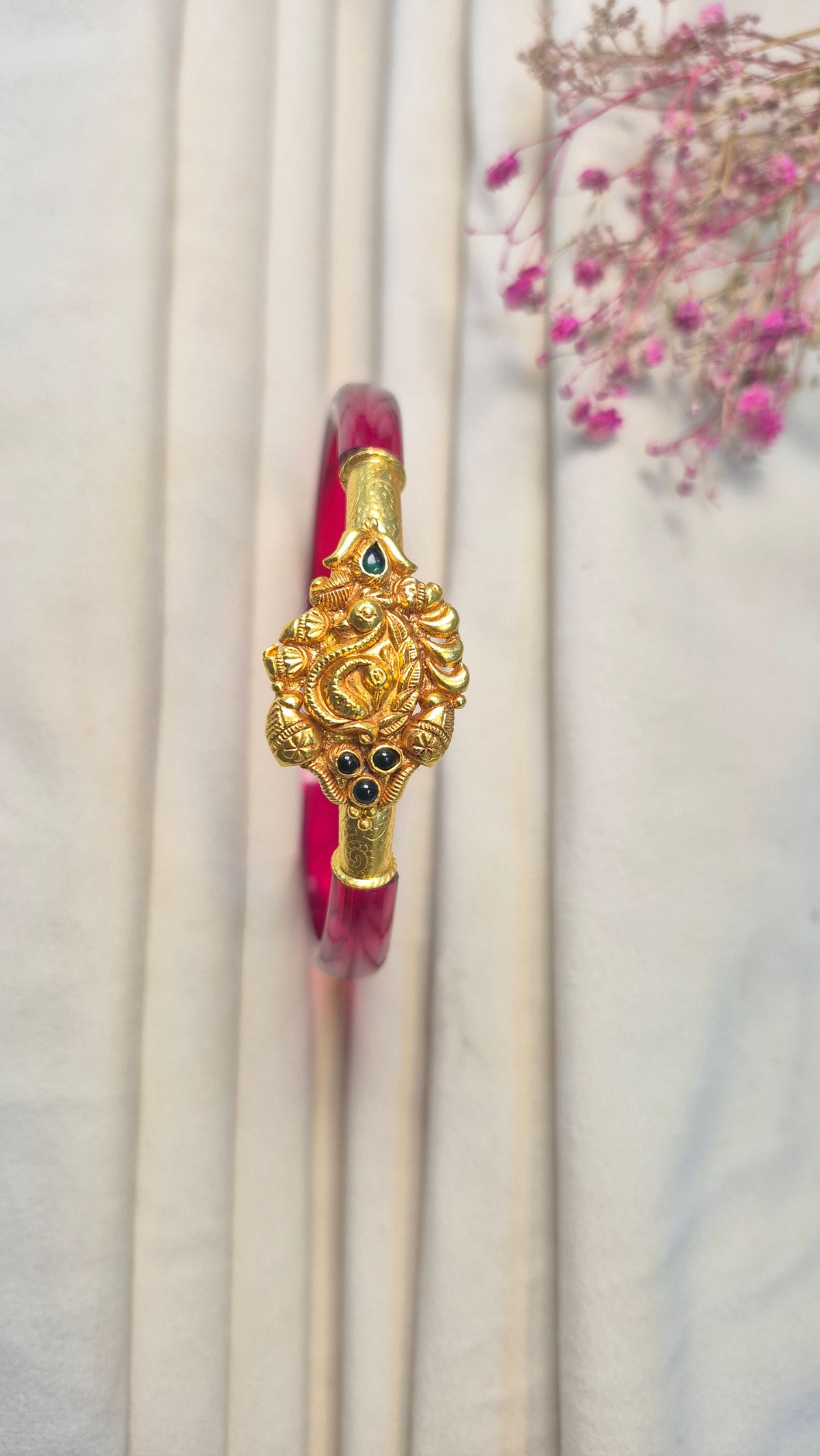 12 colour Nakas Mogappu bangle with green stone