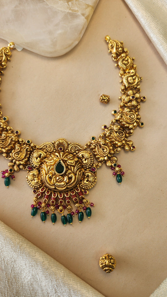 Nagas Necklace with coral and green beads details