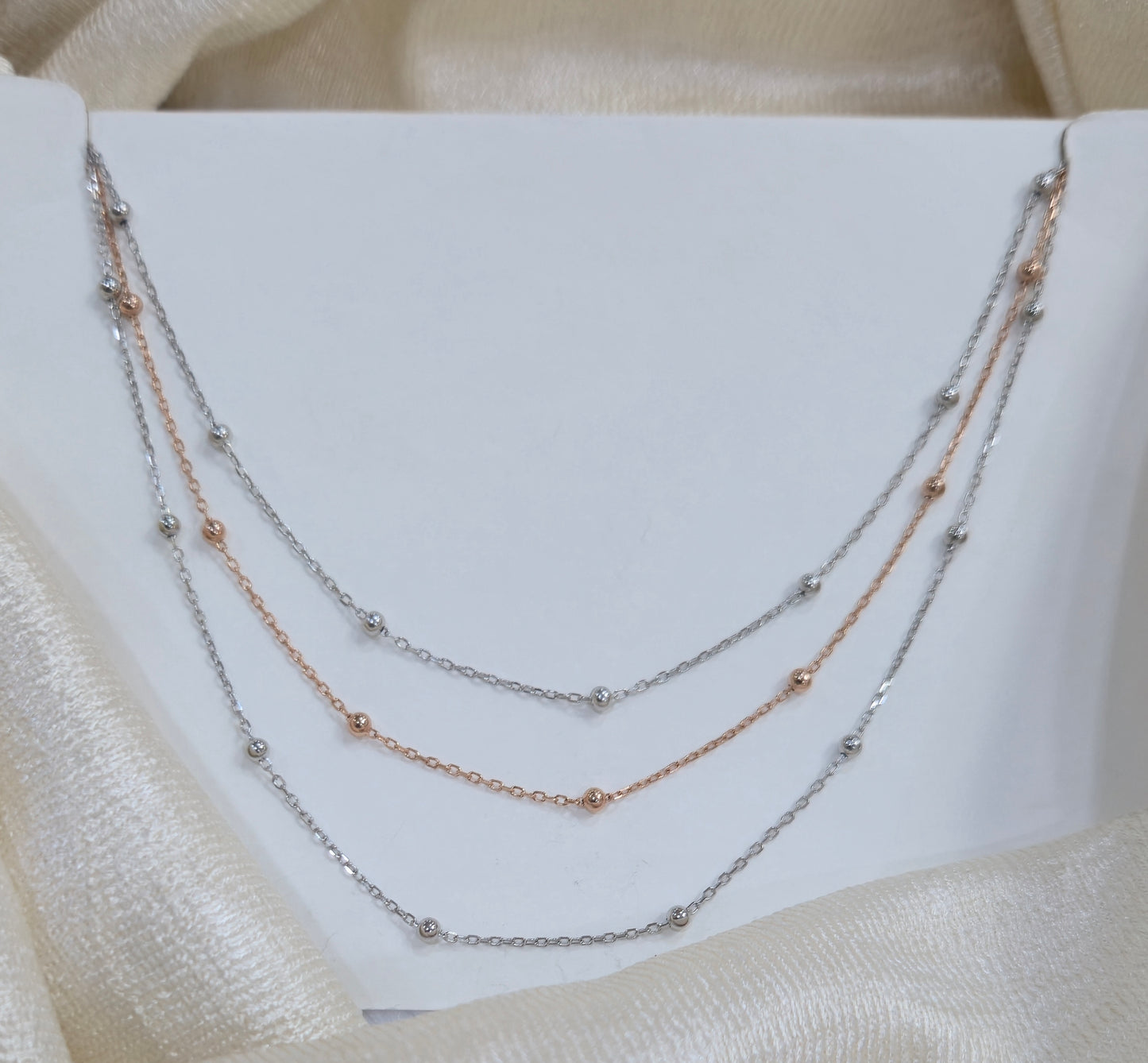 Dual tone 3 layer chain