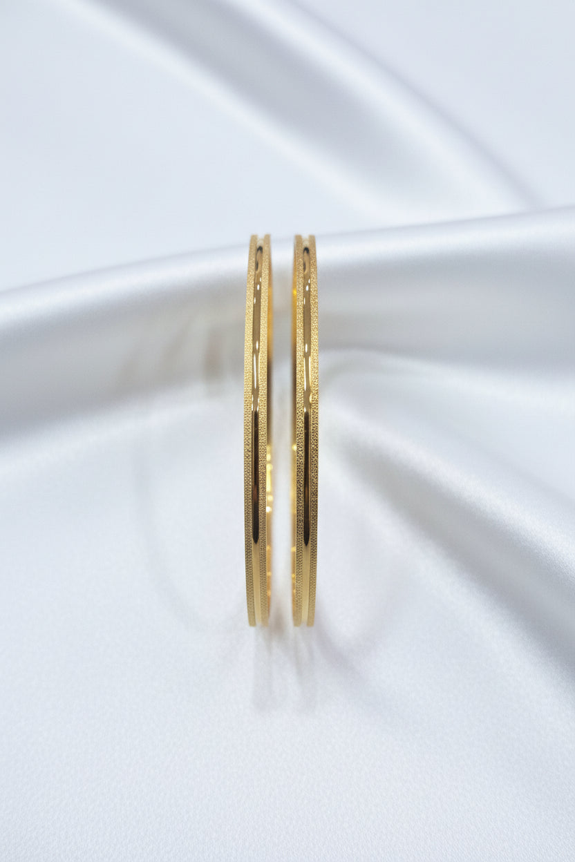 Plain bangles single gold line  2.10
