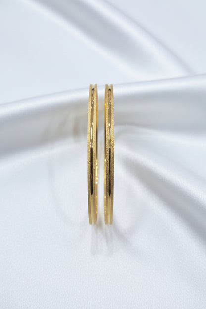 Plain bangles single gold line  2.10