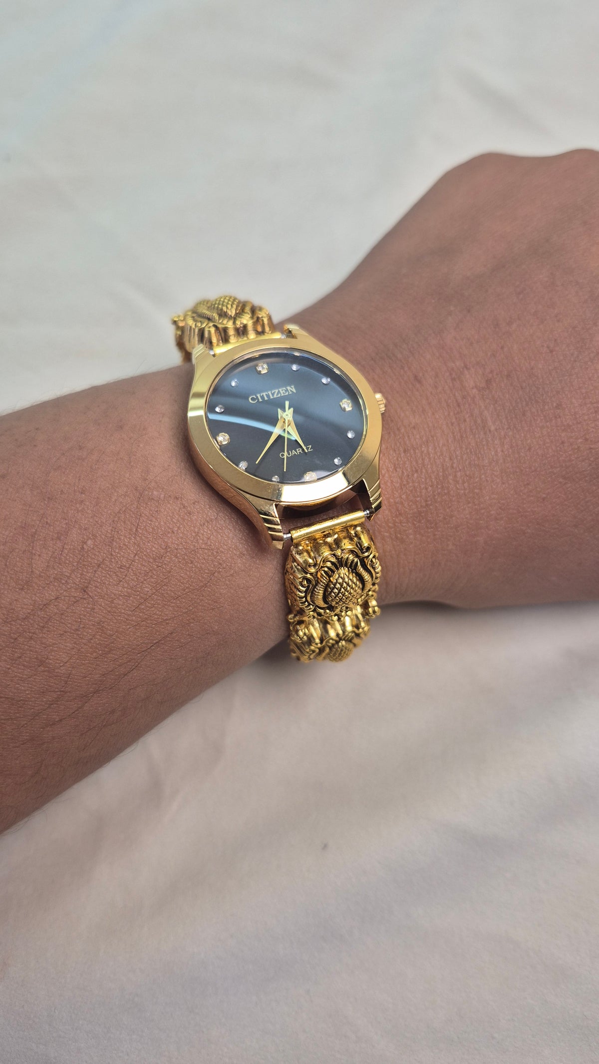 Antique round Black dial