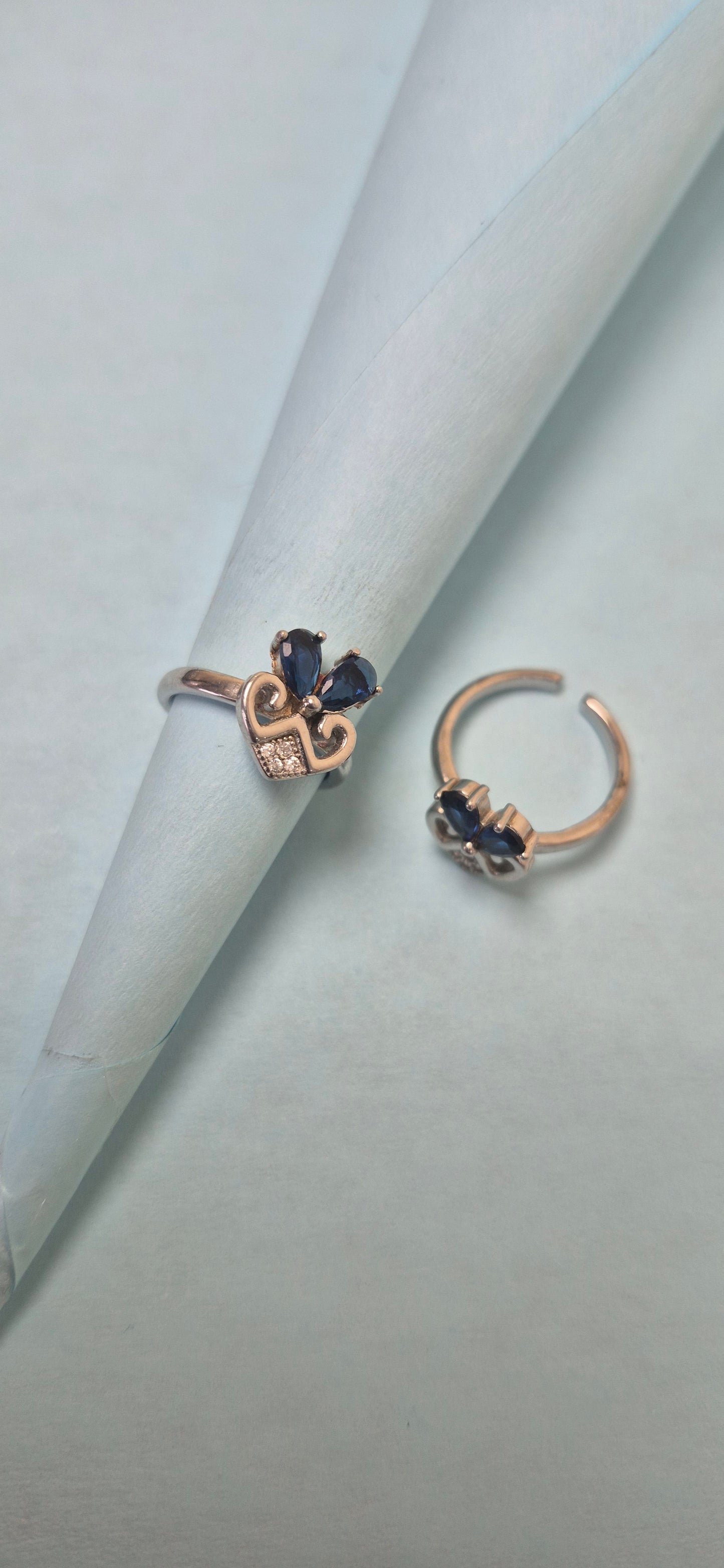 Blue bow mini toe rings