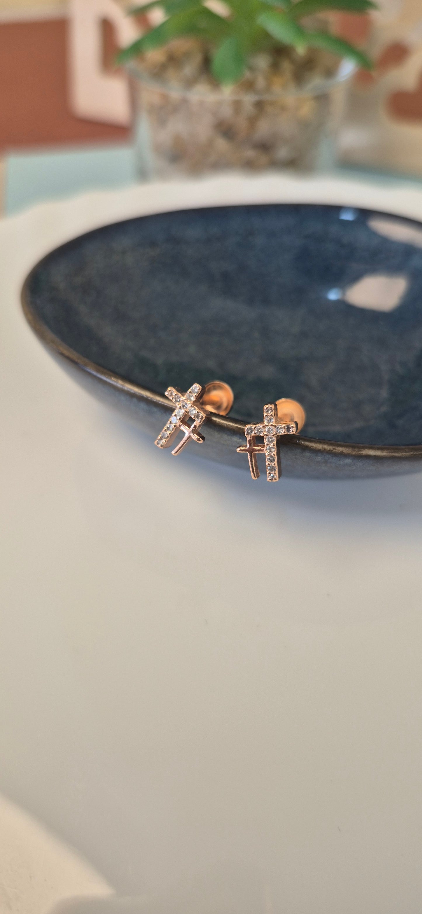 Double cross stud