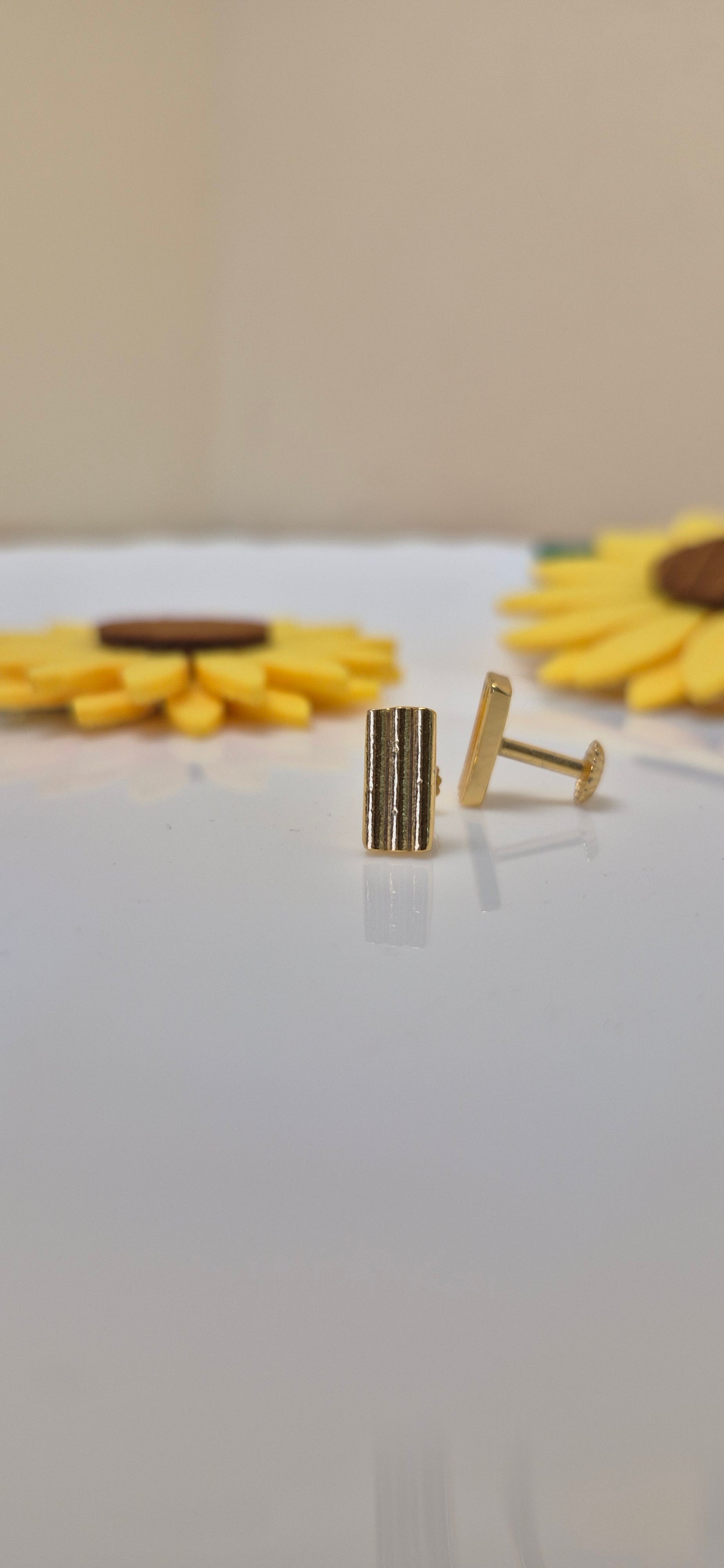 Parallel line Solid studs
