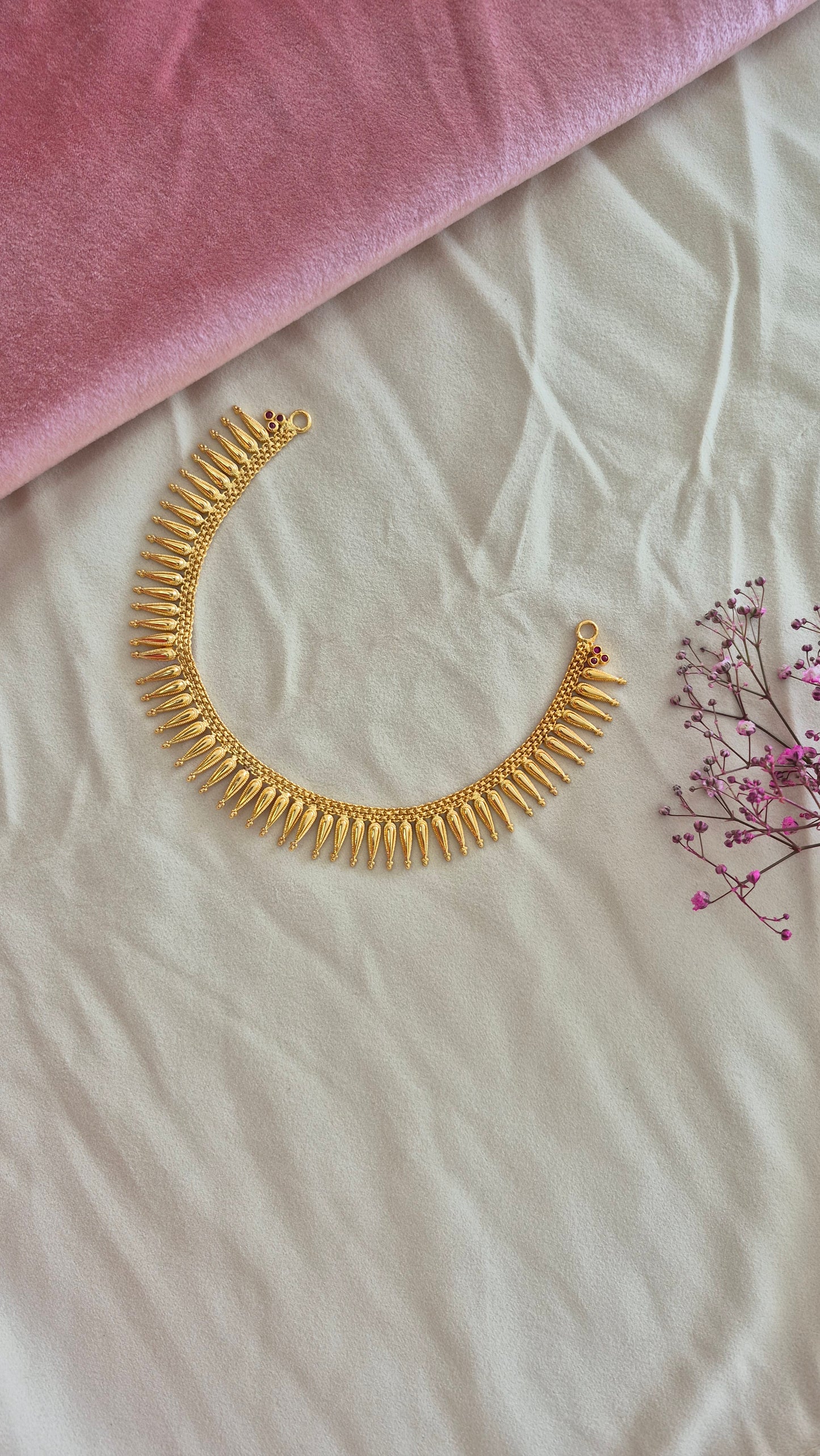 Malli mogala short necklace