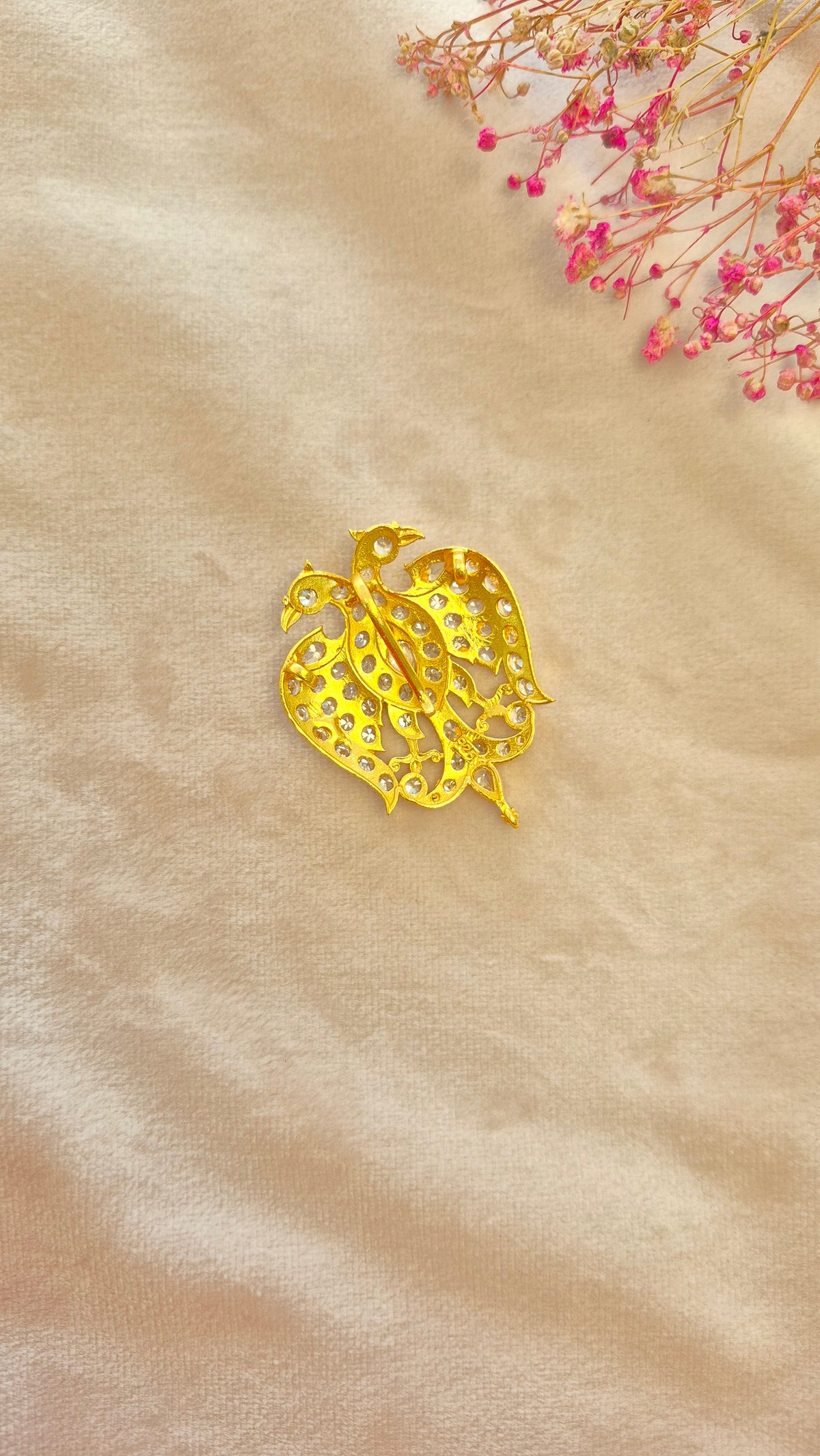 Ganda berunda pendant on white stones