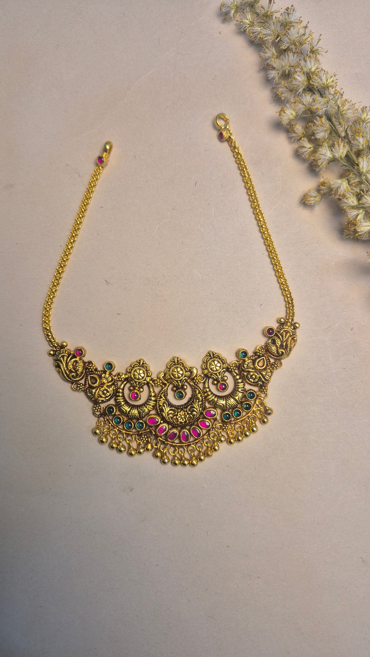 Nakas chandbali short necklack with gold balls