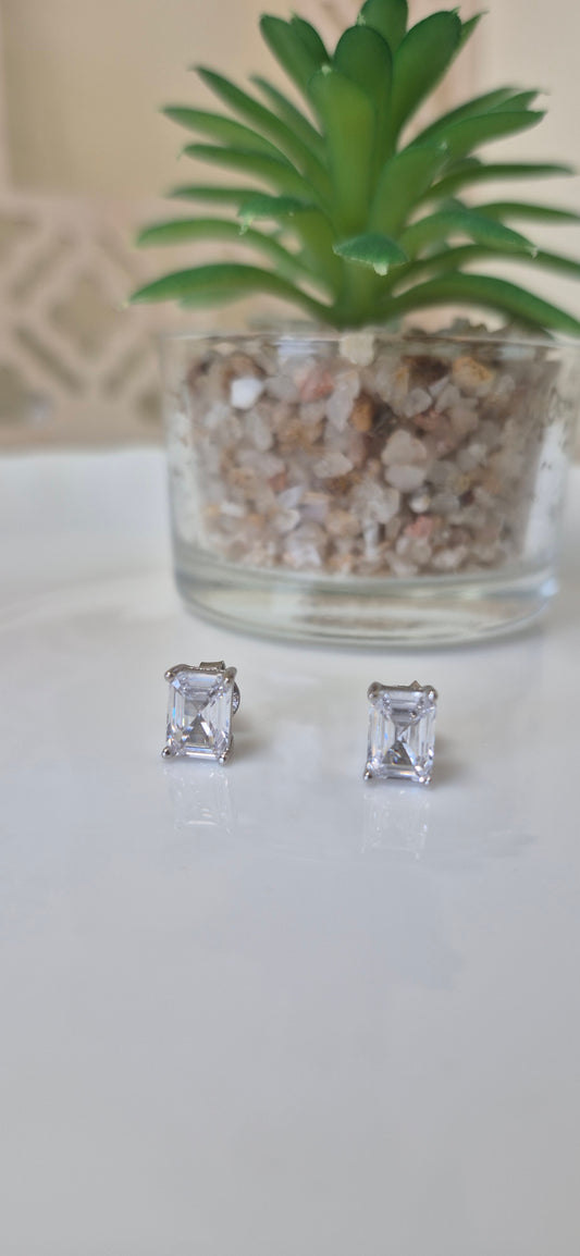 Single stone stud