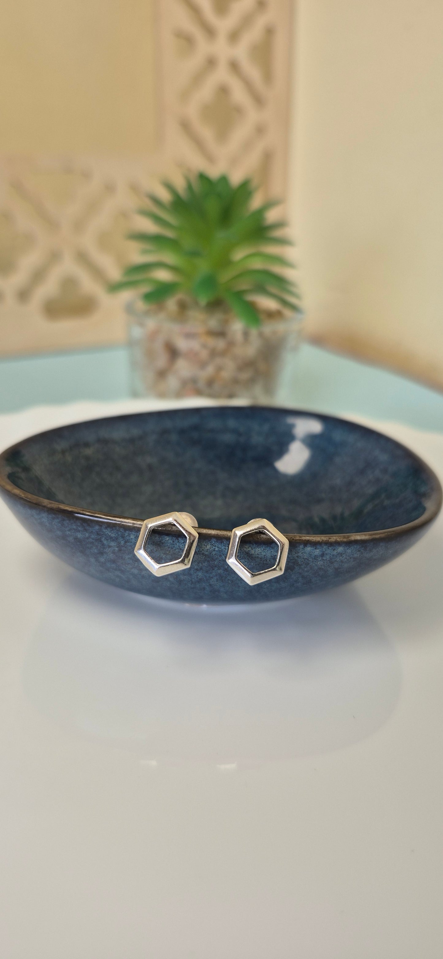 Hexagon stud