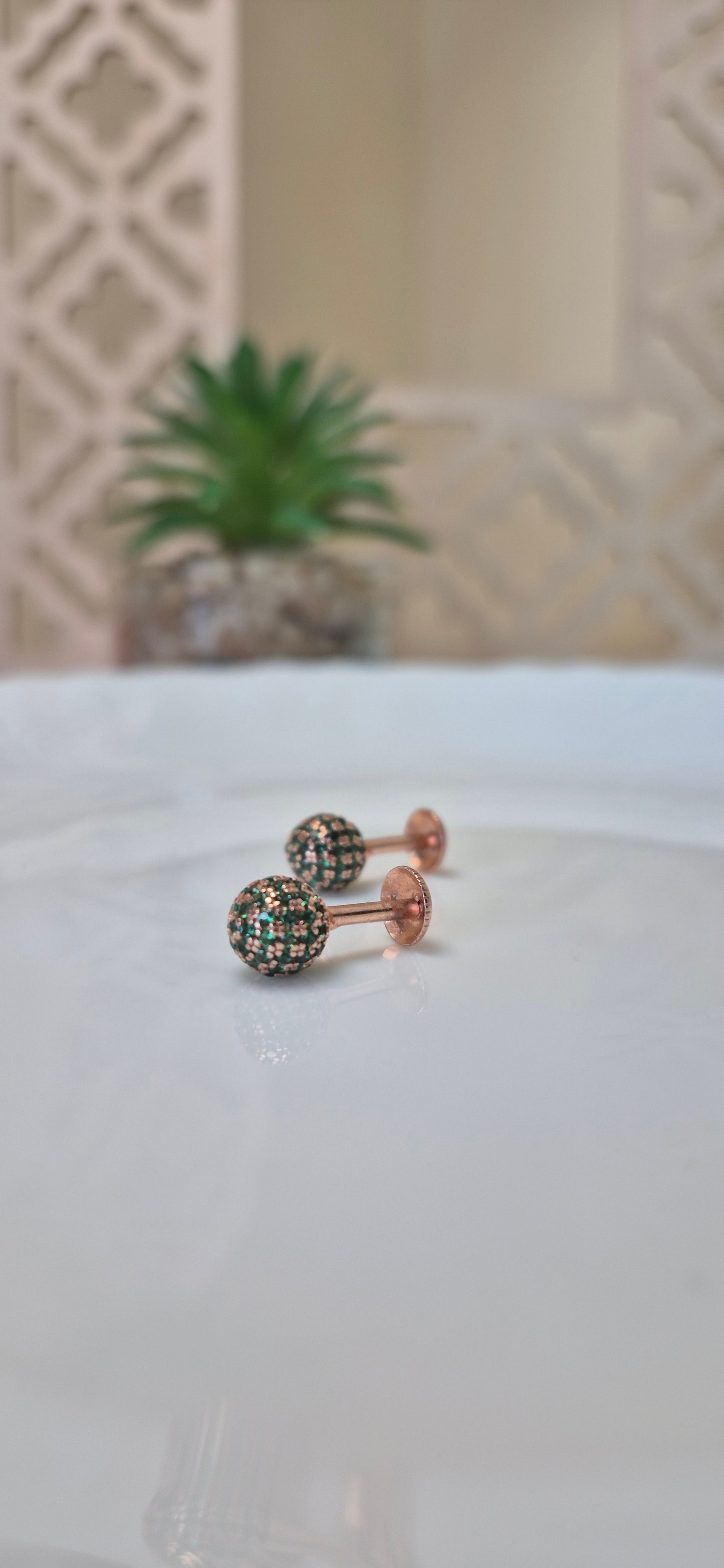 Green ball stud