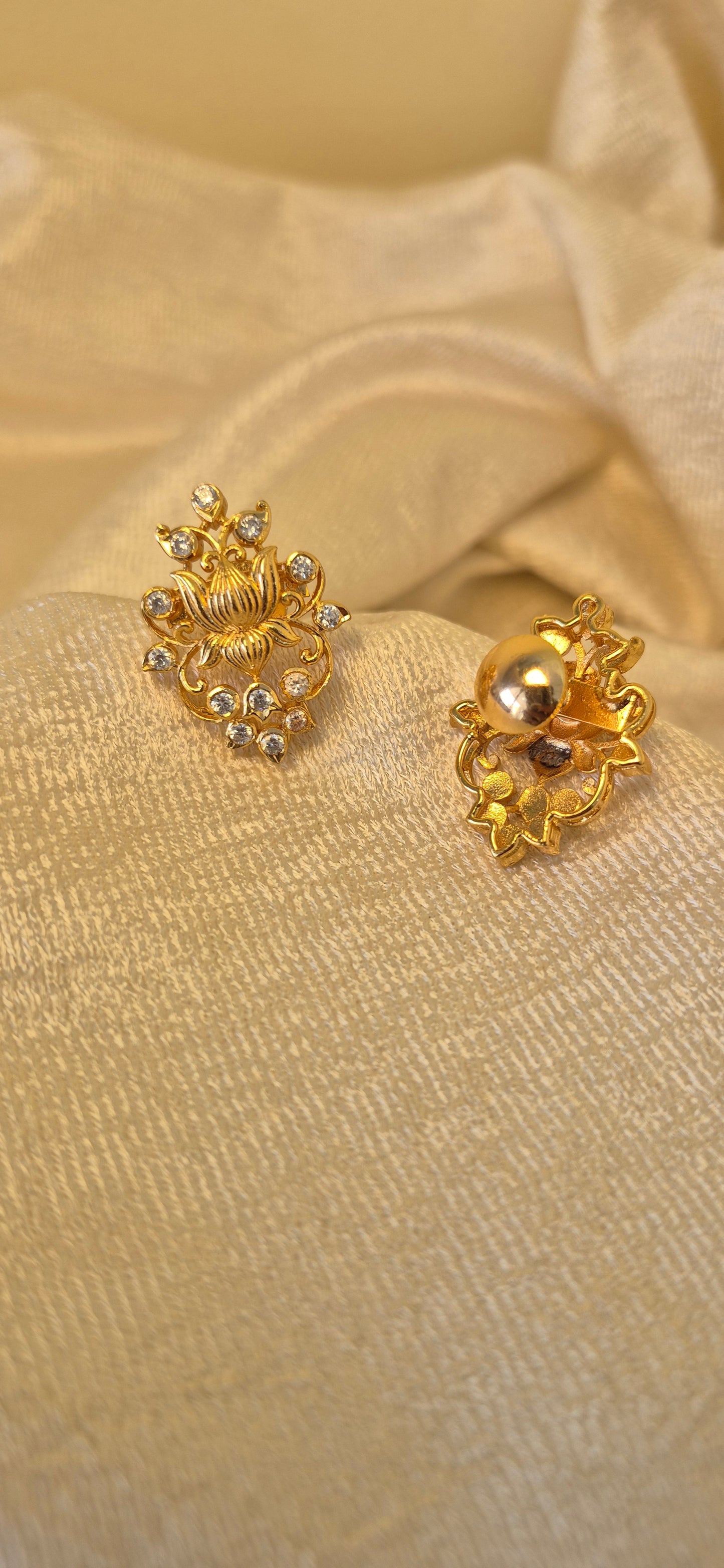 Close setting Studs