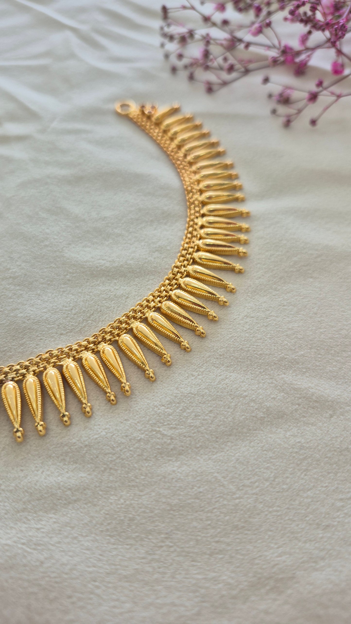 Malli mogala short necklace