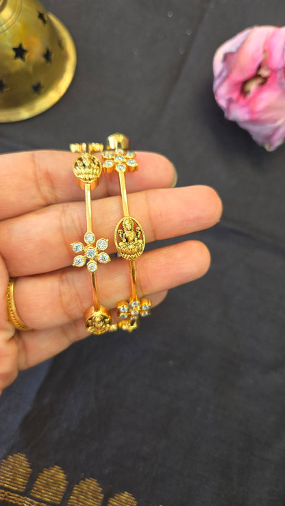 Laxmi Nagas bangle with closed setting