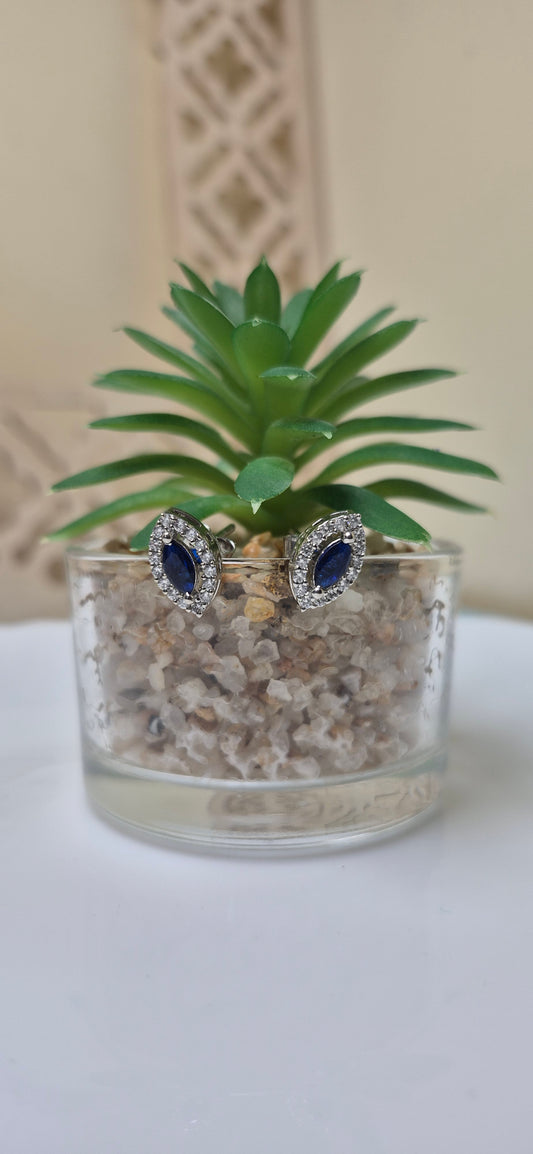 Blue eyes stud