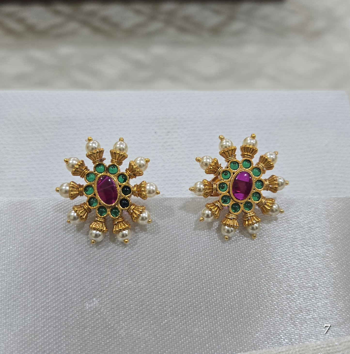 Pearl and kundan Stud Earrings