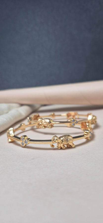 Close setting elephant bangles