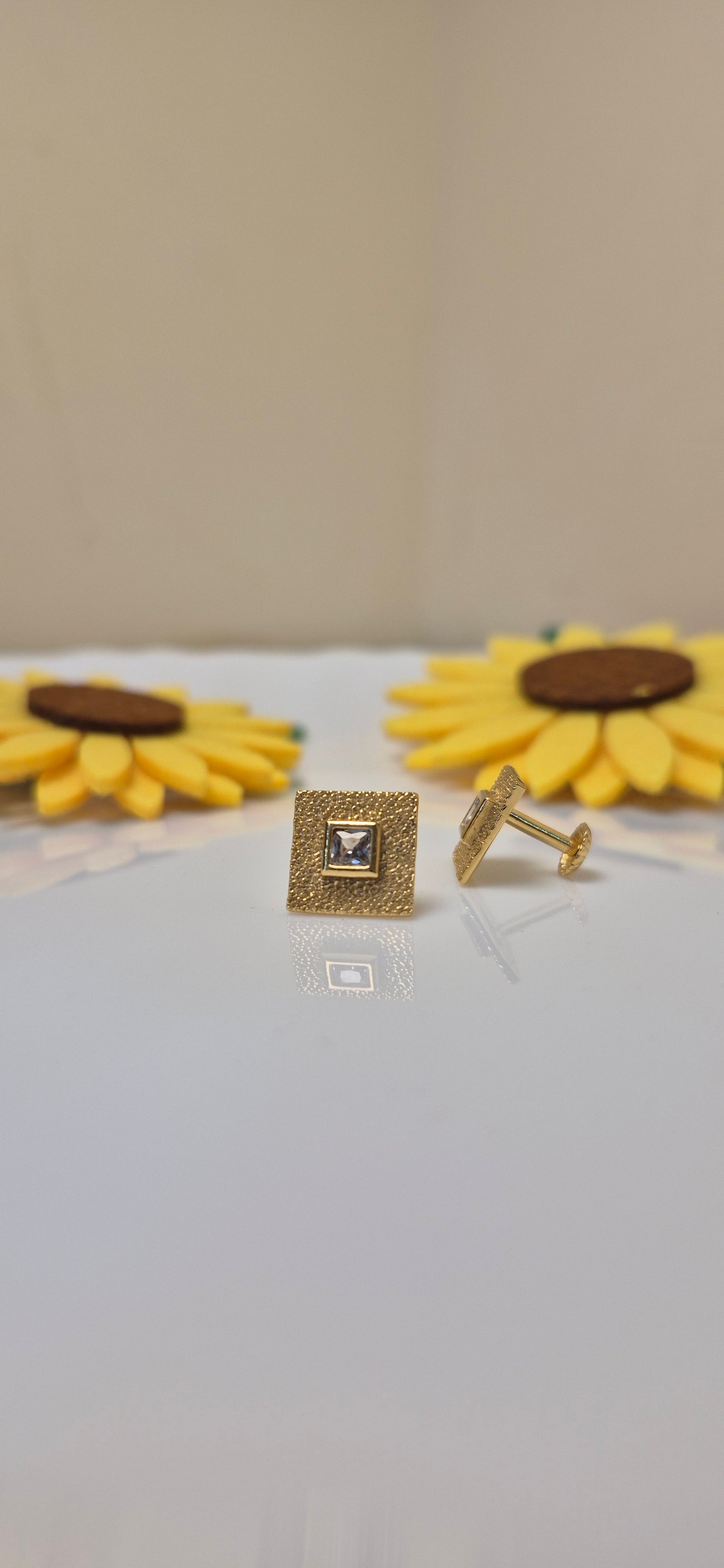 Square stone stud
