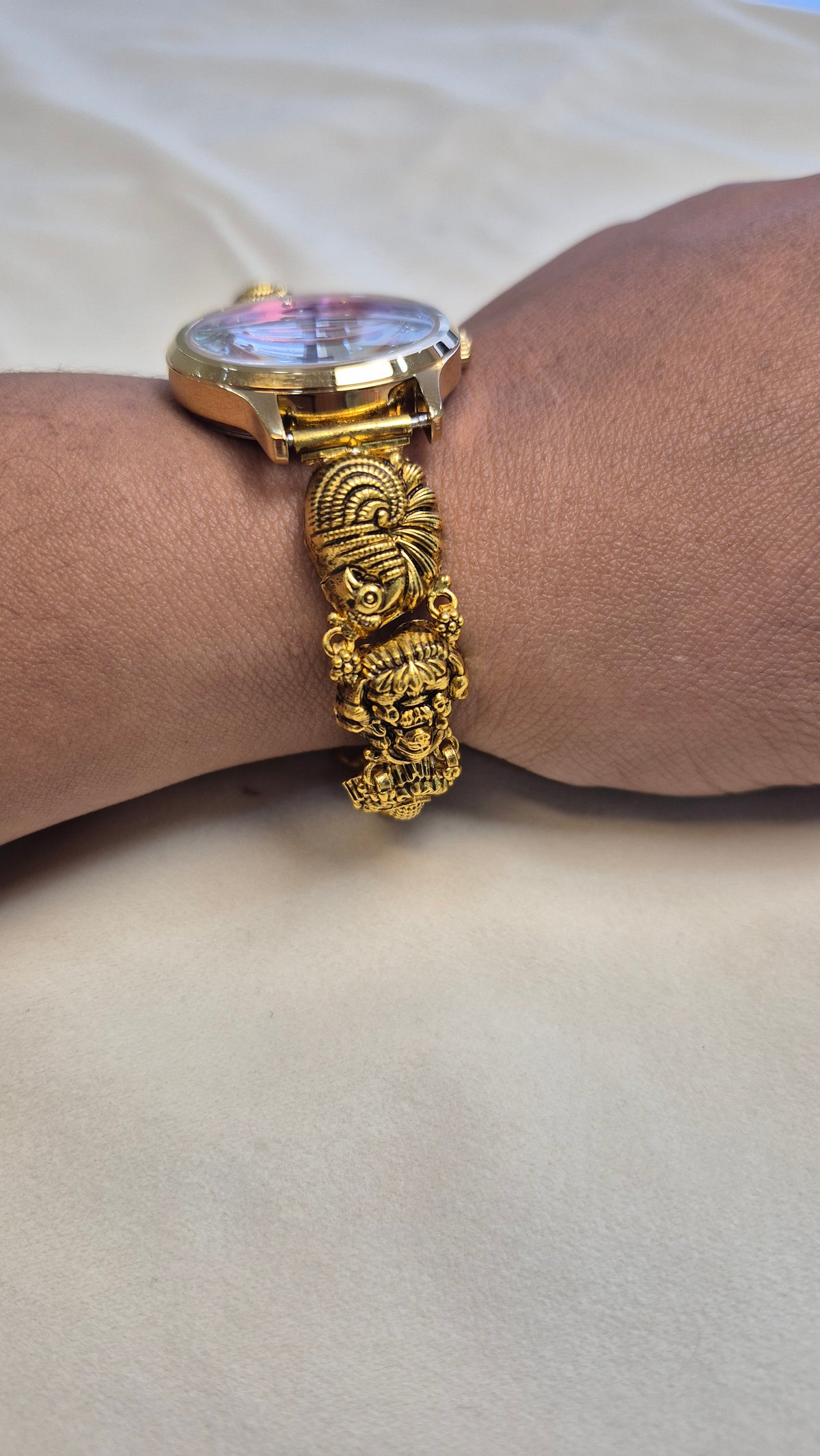 Antique onion pink round dial