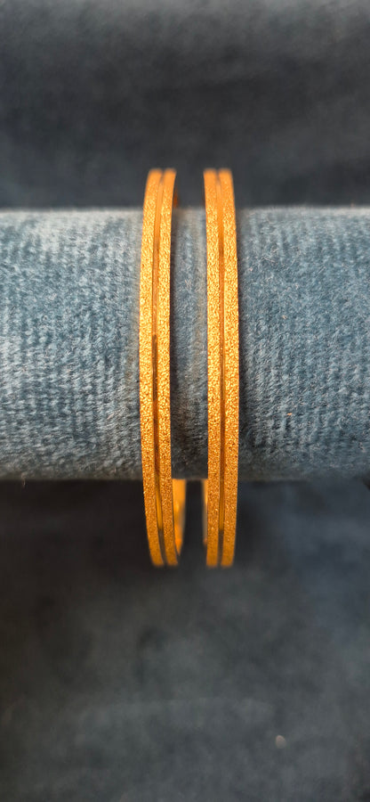 Plain single gold line bangles 2.2