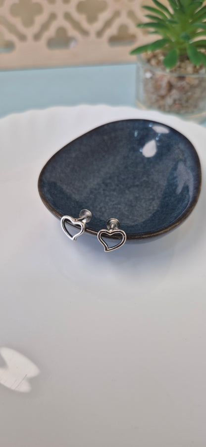 Heart outline stud