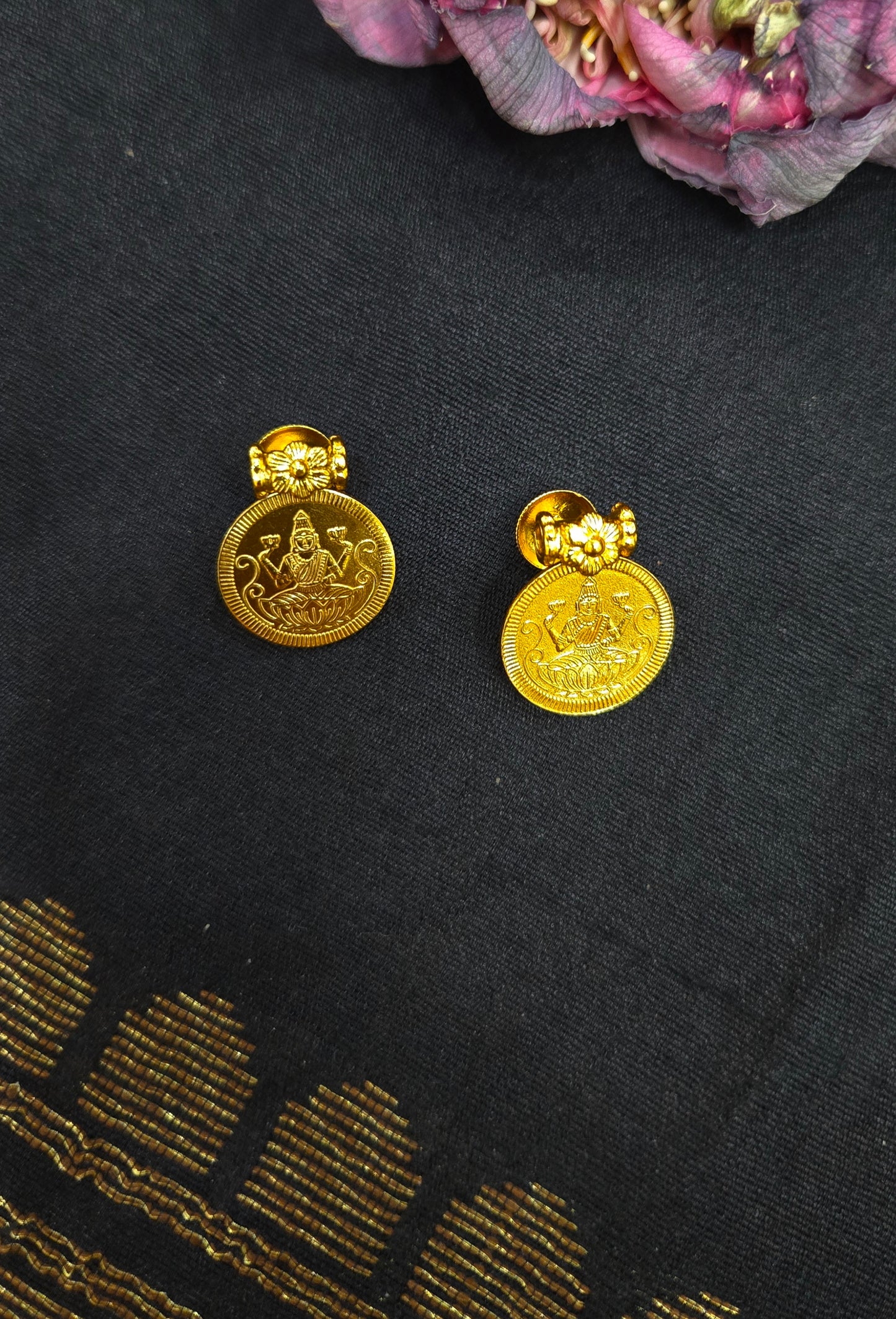 Kasu studs Earrings