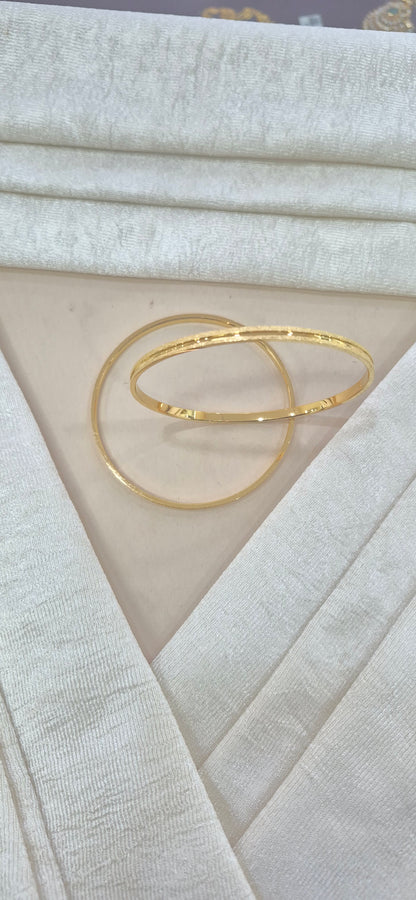 Plain bangle single gold line 2.2