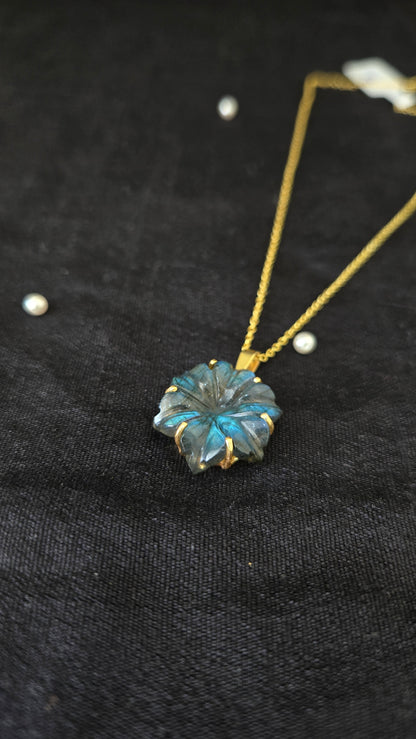 Labradorite flower carved gemstone pendant chain