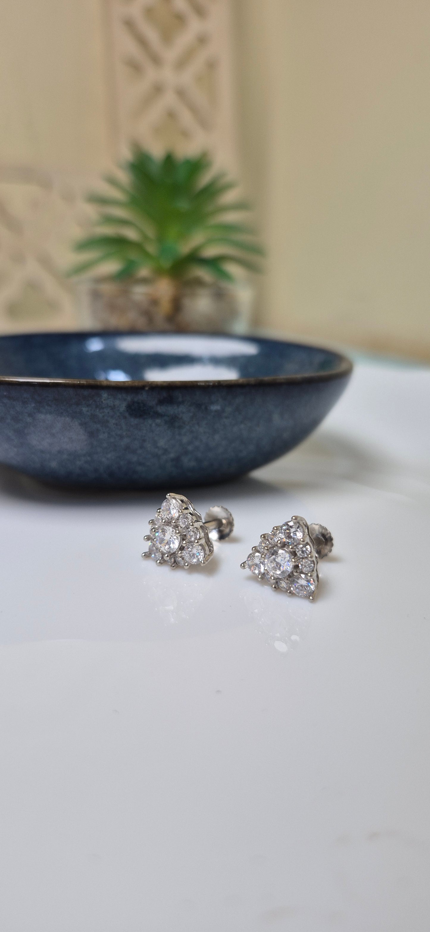 Triangular stone stud