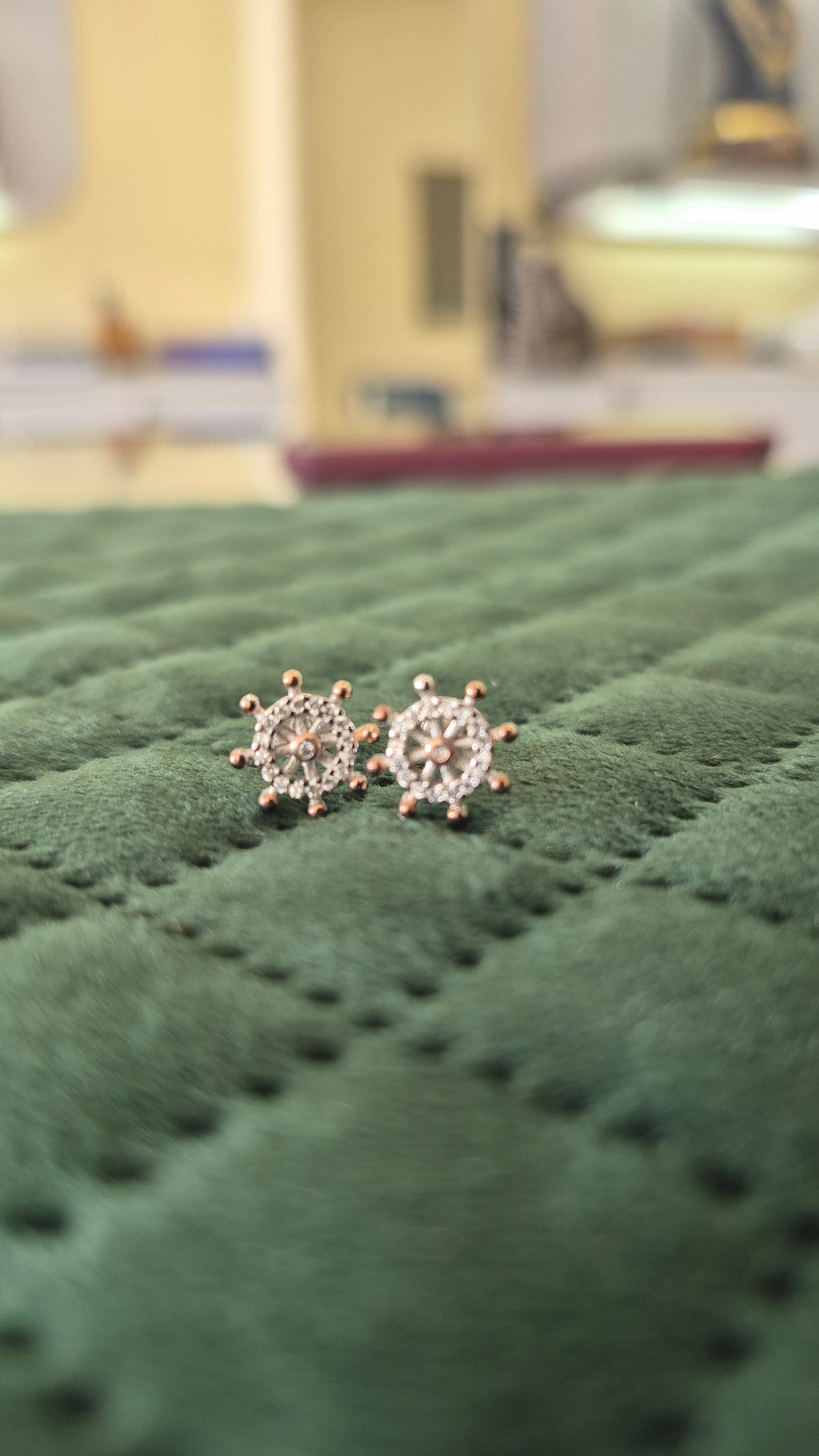 Spin wheel stud