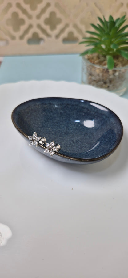 Five petals stone stud