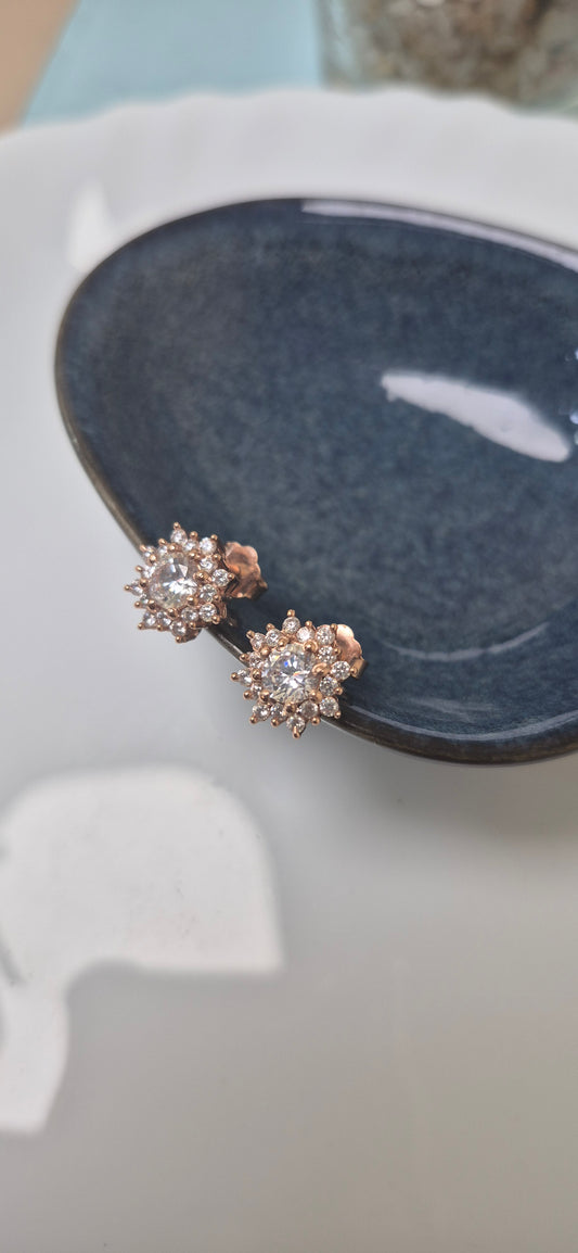 Diamond design stud