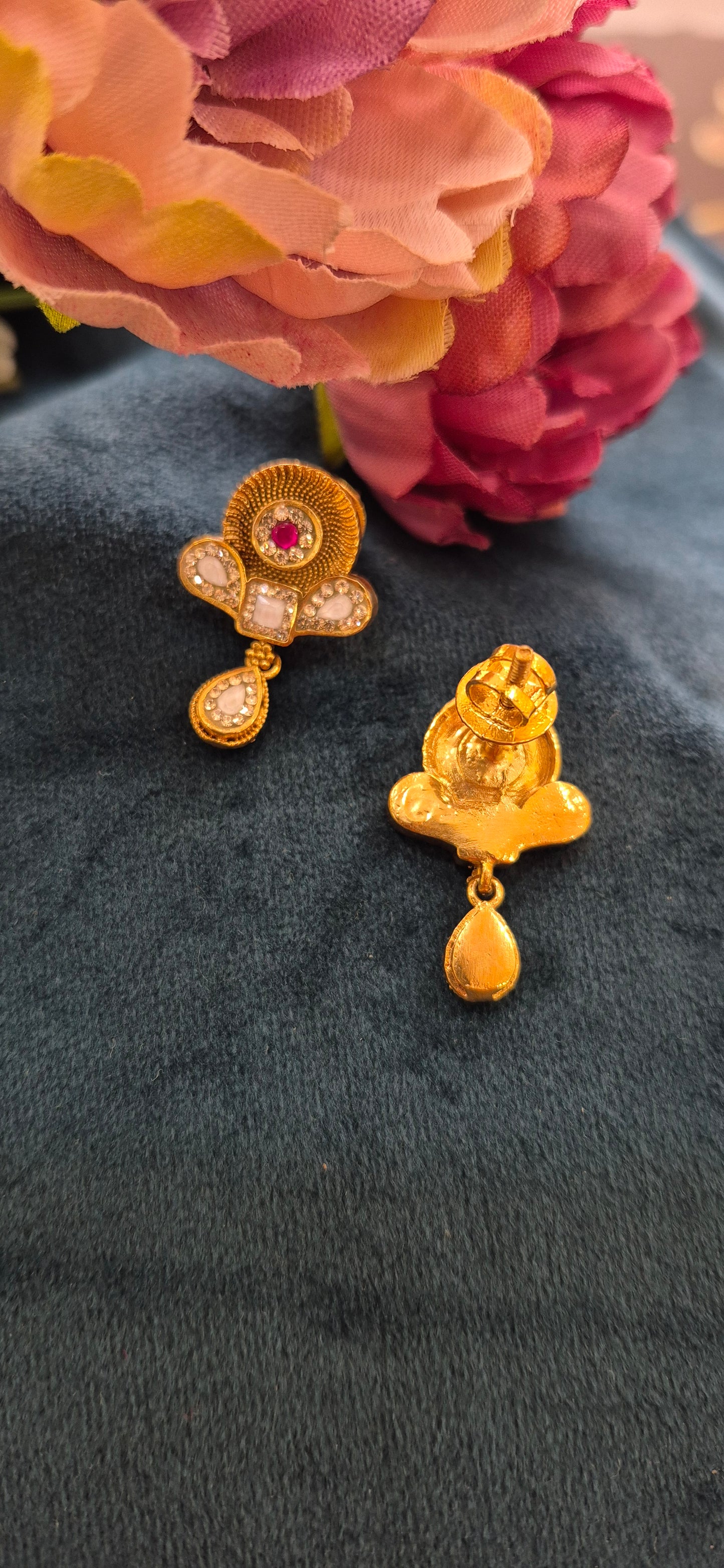 Exclusive sanch mangalsutra pendant with earrings
