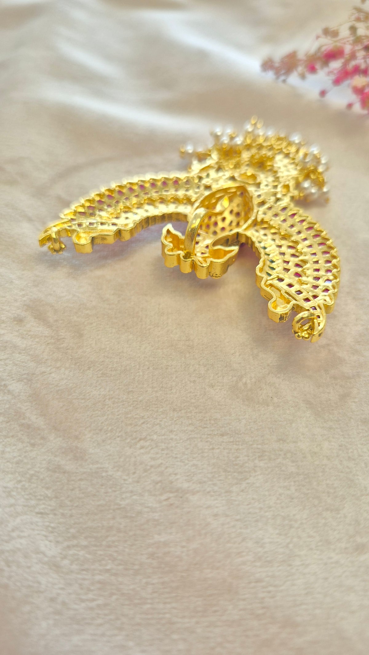 Ganda berunda pendant on red and green kemp stones