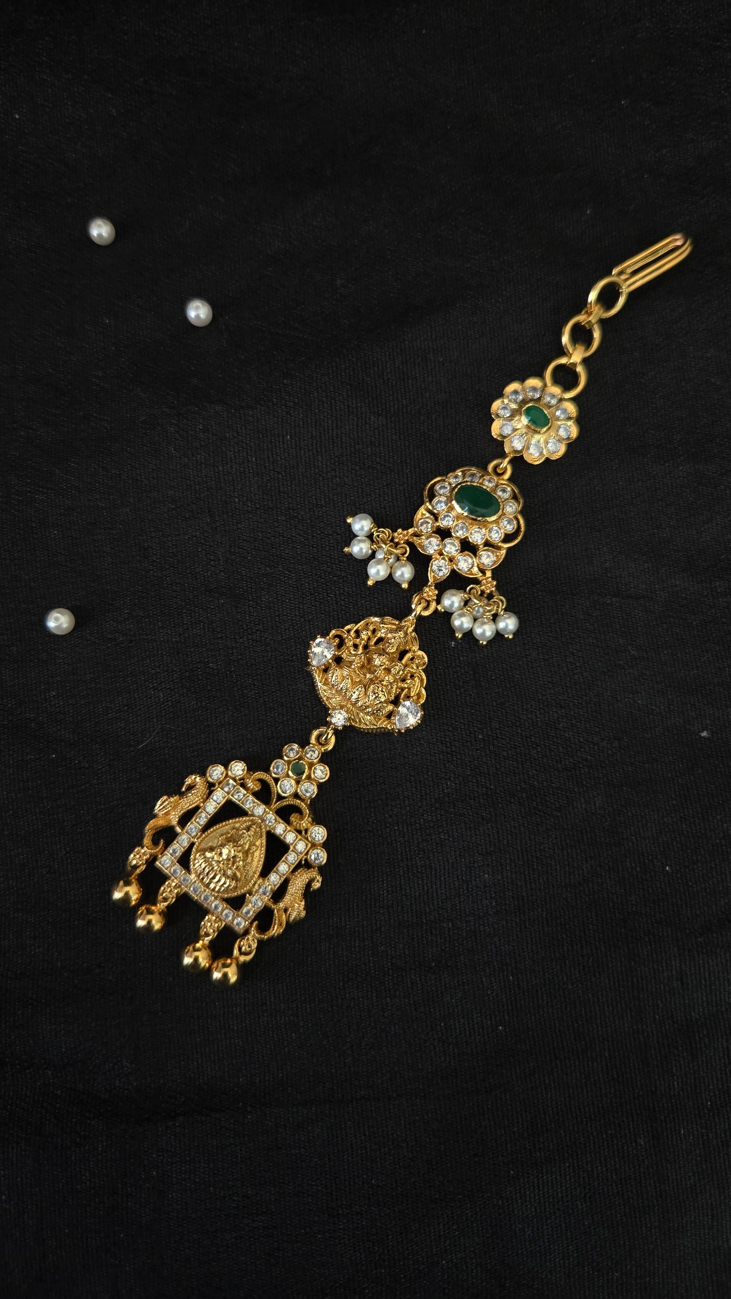 White stone maang tikka