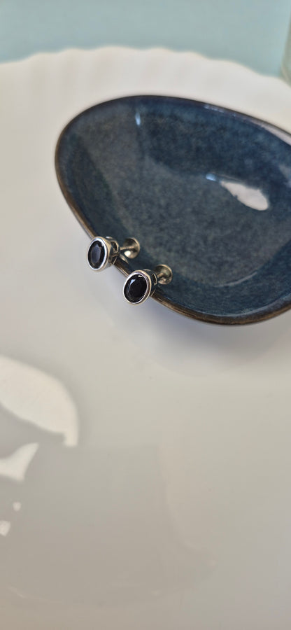 Black stone stud