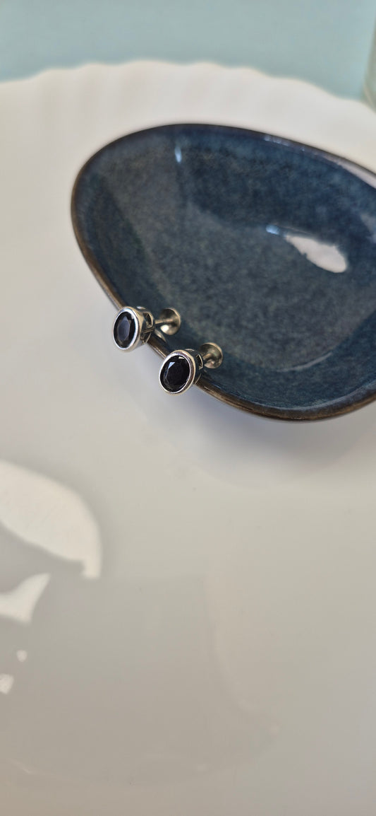 Black stone stud