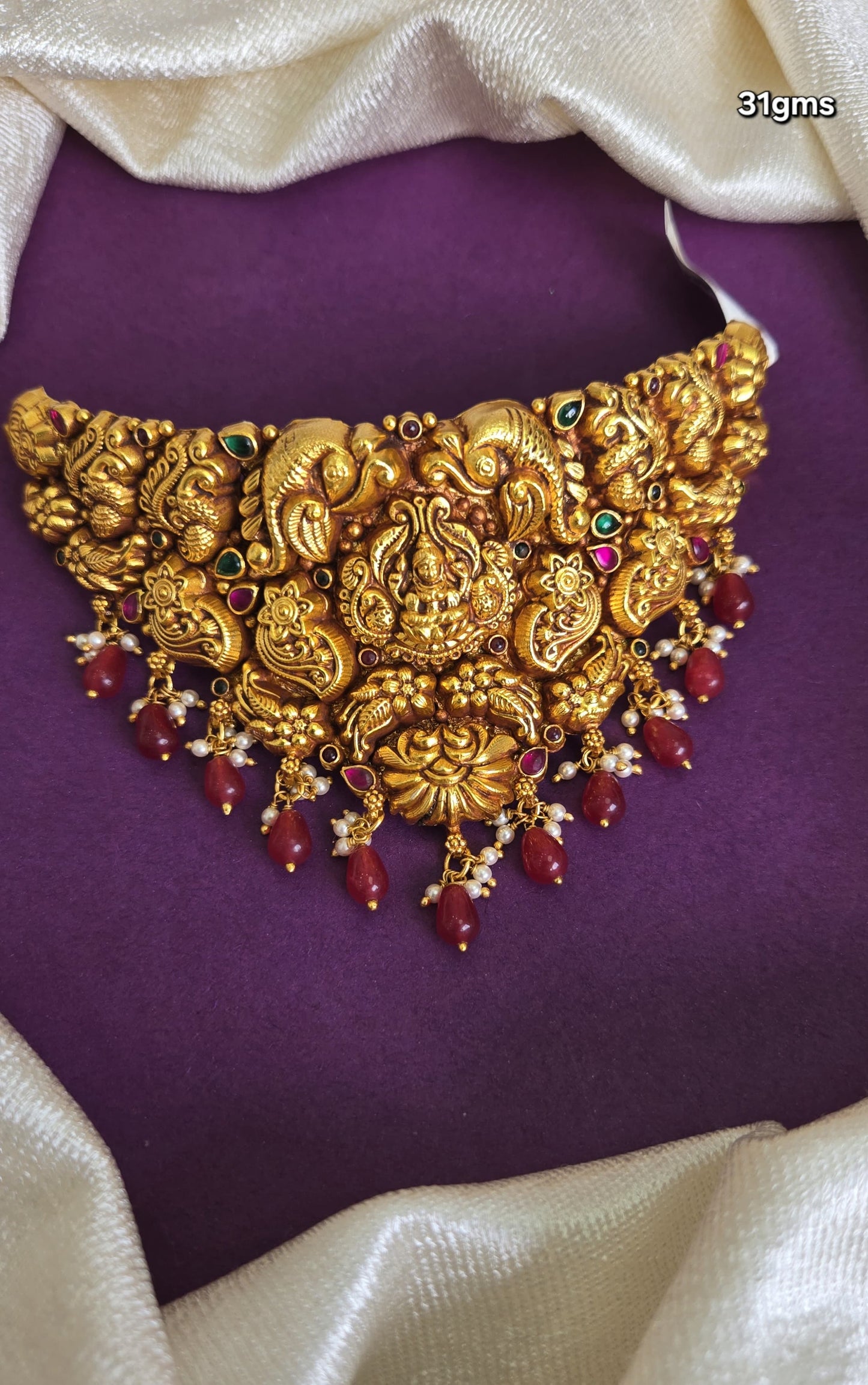 Nakas Choker Necklace with red beads