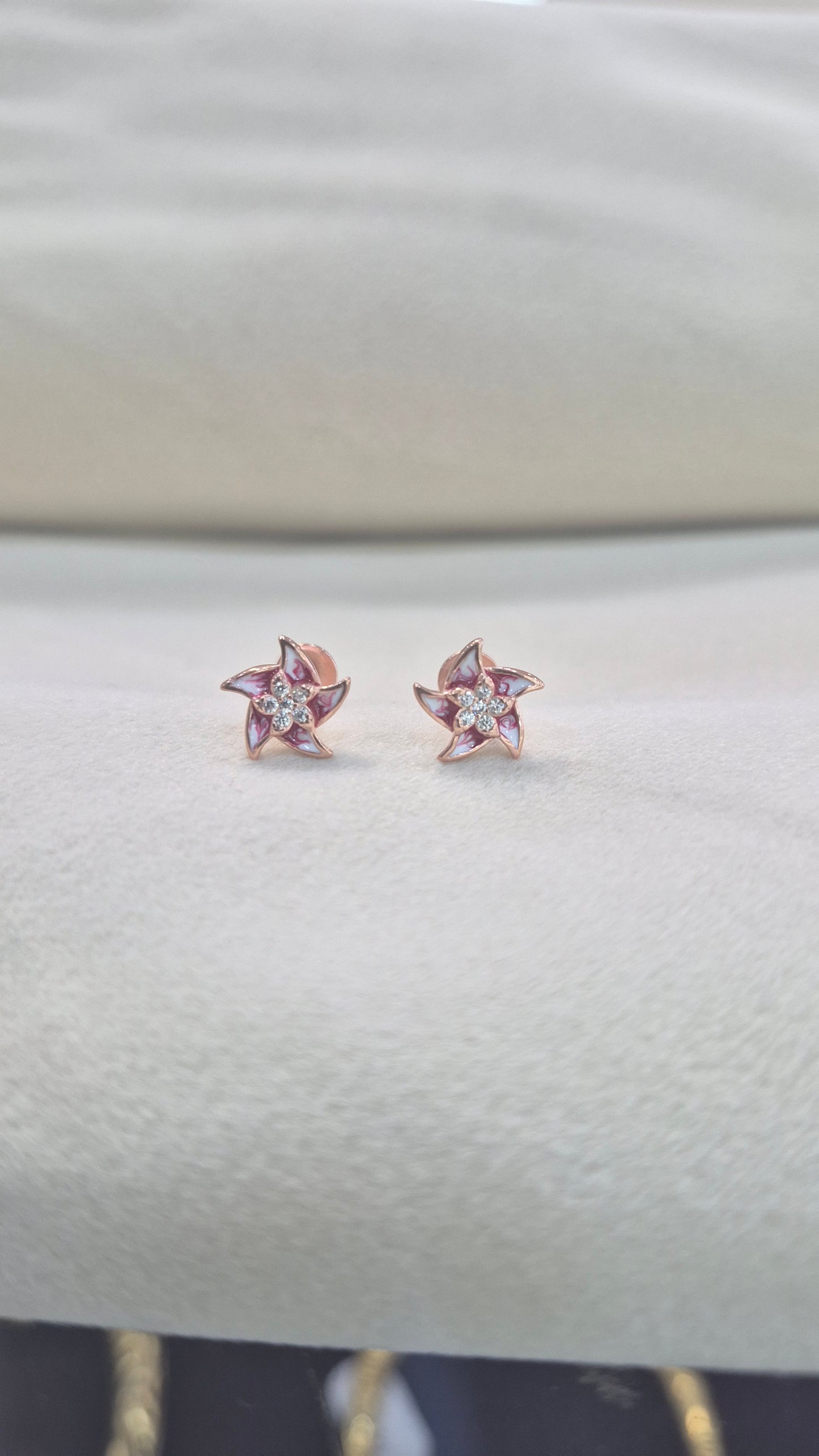 Star red stud