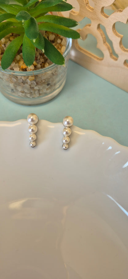 Pearl Hooks stud