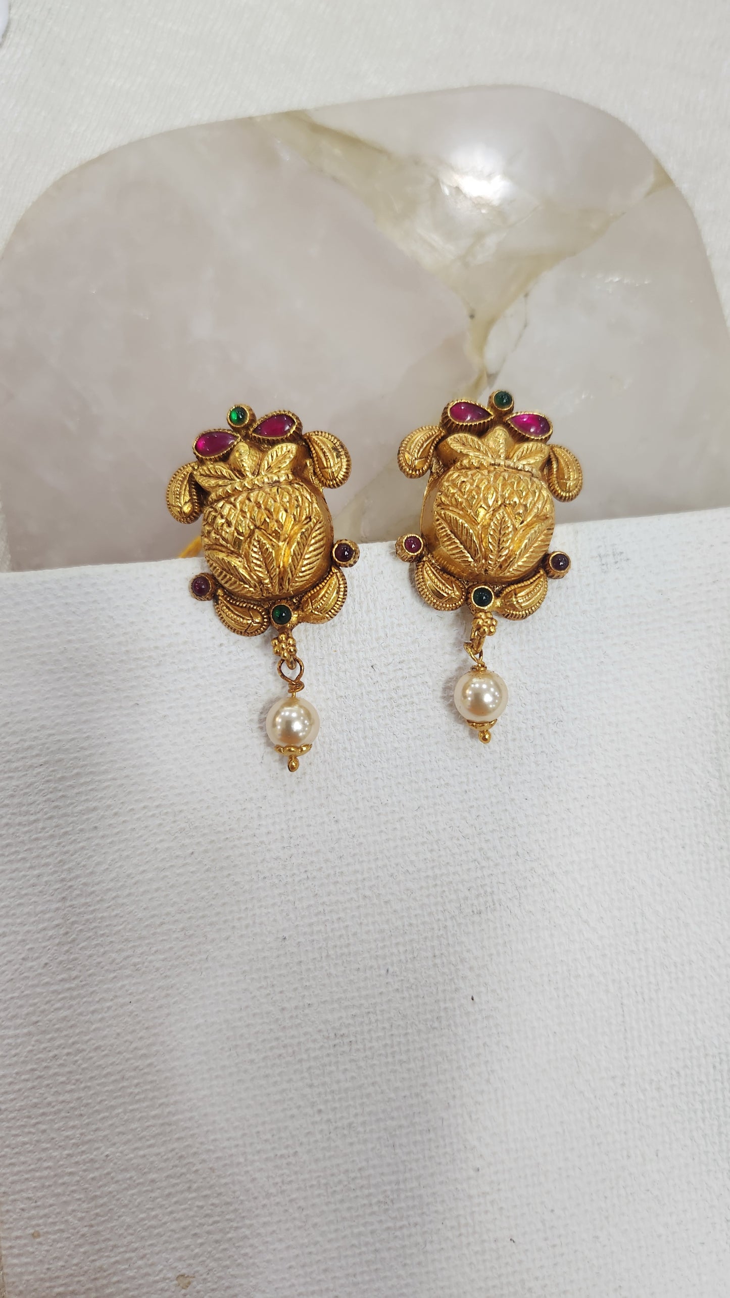 Nagas Kumbam studs